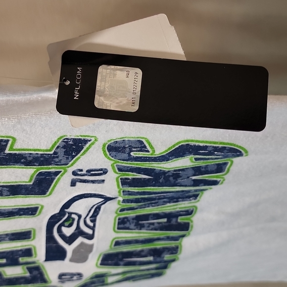 COPY - Seattle Seahawks NFL Short Sleeve Shirt Women's M Medium NEW NWT - Picture 4 of 5